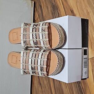 Dolce Vita Prue Natural Multi Leather size 7.5 Wedge - like new condition